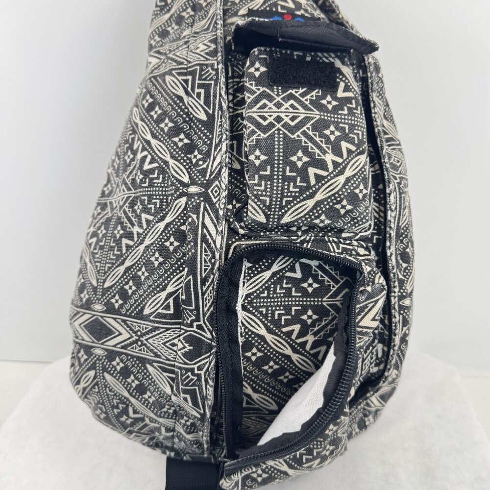 Kavu Geometric Rope Sling Bag Crossbody Purse Backpack Black White Tribal Hiking - Picture 15 of 15